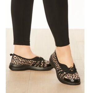 Women’s Leopard Print Slip-On Comfort Shoes size 12.   NEW
